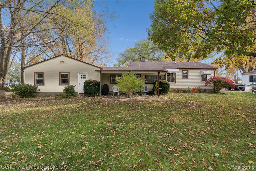 4466 S Center Road, Burton, MI 48519 — Photo 45