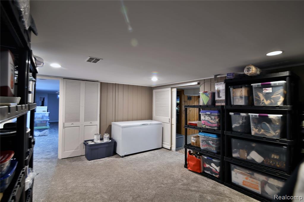 9693 BURNING TREE Drive, Grand Blanc, MI 48439 — Photo 45
