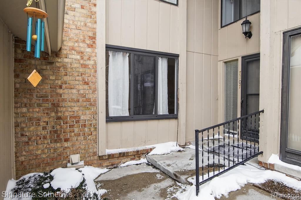 7107 Pebble Park Drive, 163, West Bloomfield, MI — Photo 8
