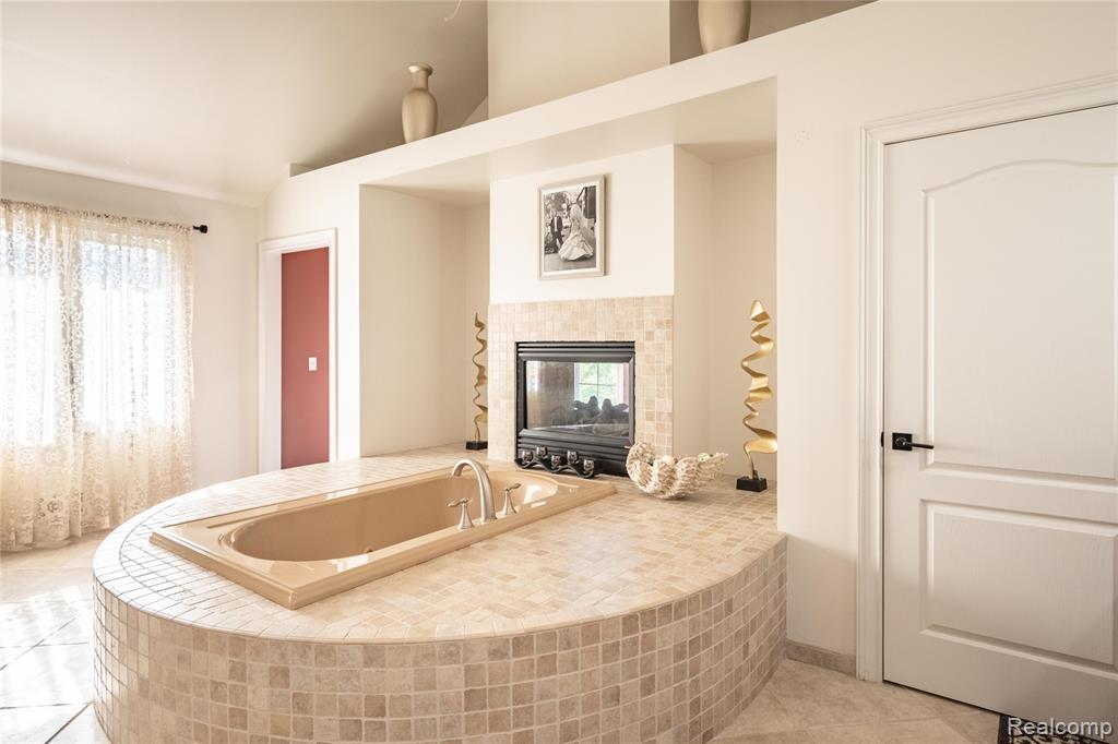 4575 Forest Edge Lane N, West Bloomfield, MI 48323 — Photo 51