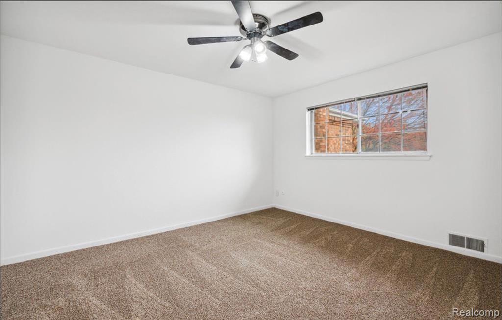 641 E Fox Hills Drive, Bloomfield Hills, MI 48304 — Photo 21