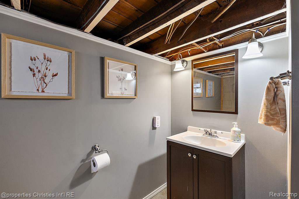 702 S Vermont Avenue, Royal Oak, MI 48067 — Photo 25