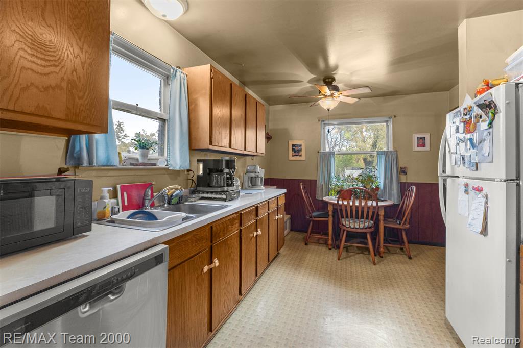 5622 Campbell Street, Dearborn Heights, MI 48125 — Photo 17