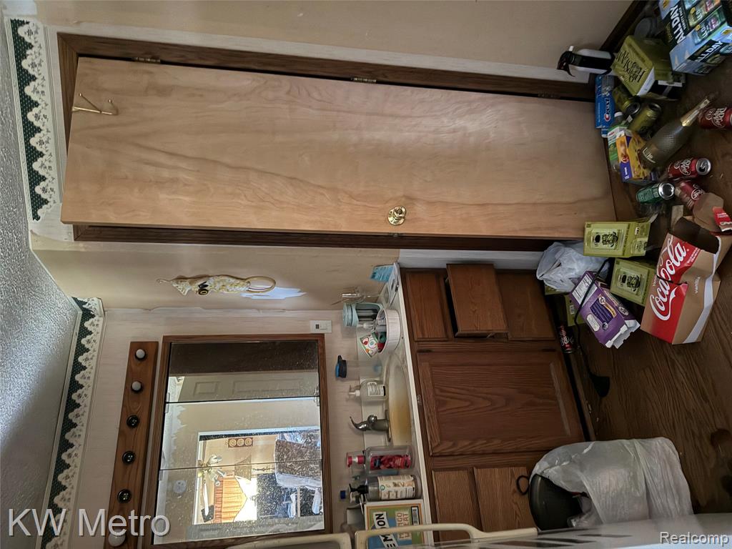 6915 Rink Drive, Brighton, MI 48114 — Photo 7