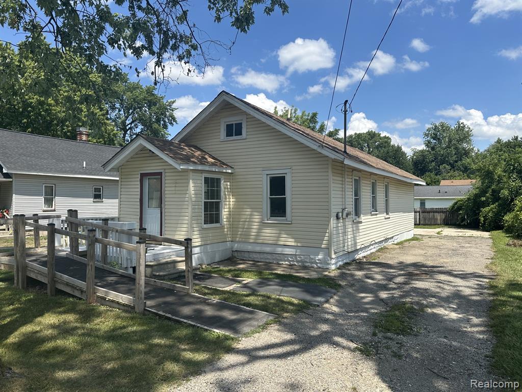 3241 Shaw Street, Burton, MI 48529