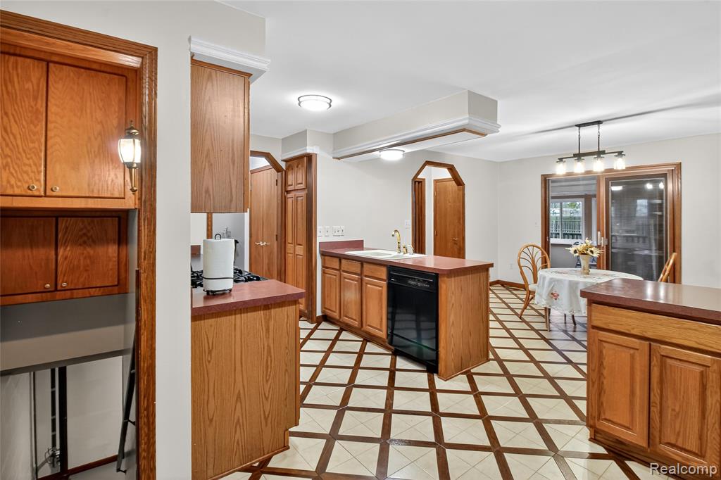 4429 Lancashire Court, Troy, MI 48085 — Photo 22