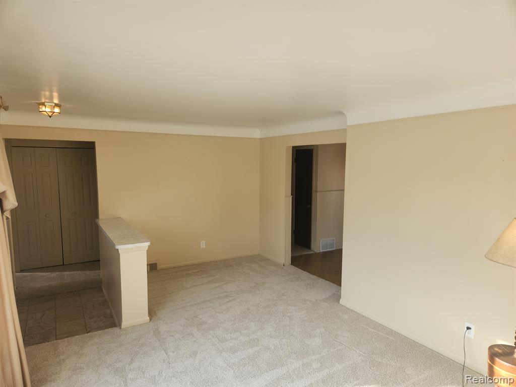 8395 DARLENE Street, Warren, MI 48093 — Photo 9