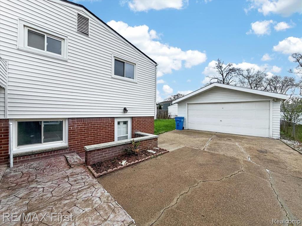 28326 Couzens Avenue, Madison Heights, MI 48071 — Photo 33