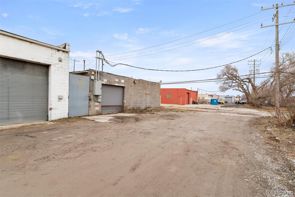 6870 E Davison Street, Hamtramck, MI 48212 — Photo 8