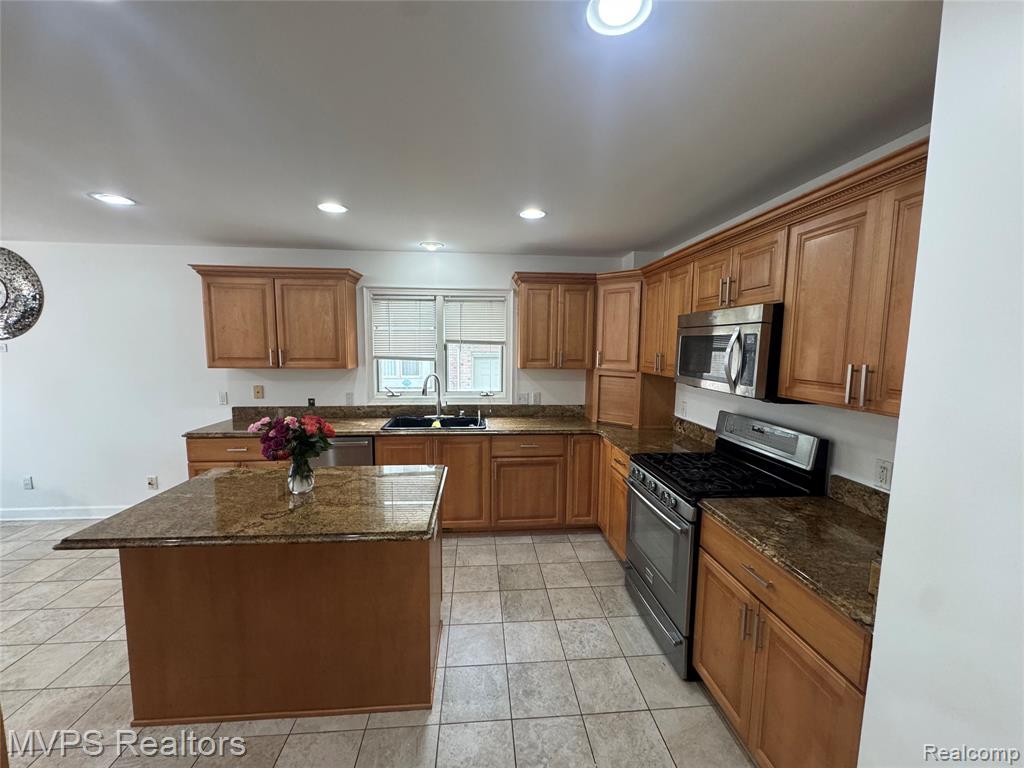 47033 Woodberry Estates Drive, Macomb, MI 48044 — Photo 9