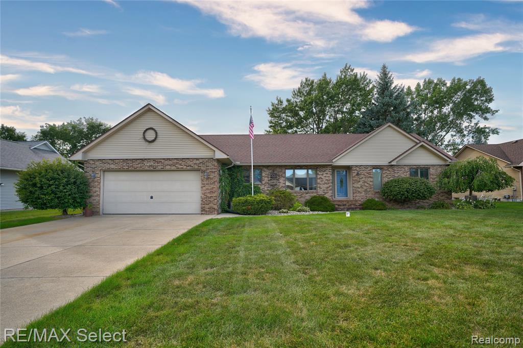 5293 Lin Hill Drive, Swartz Creek, MI 48473 — front exterior