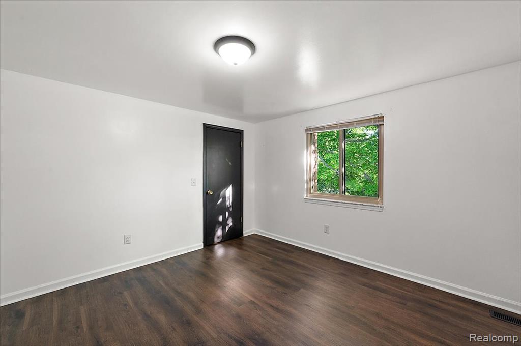48156 Virginia Court, Macomb, MI 48044 — Photo 28