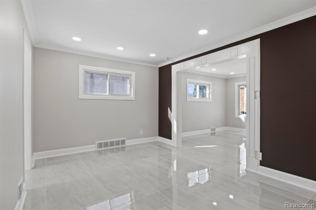 7832 CHASE RD, Dearborn, MI 48126 — Photo 12