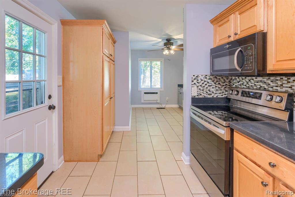 6230 Woodsdale Drive, Grand Blanc, MI 48439 — Photo 24