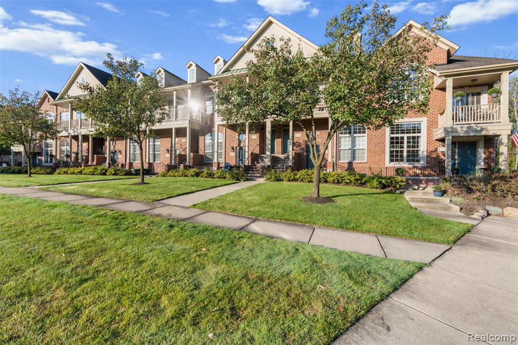 470 Old Pine Way, Walled Lake, MI 48390 — front exterior