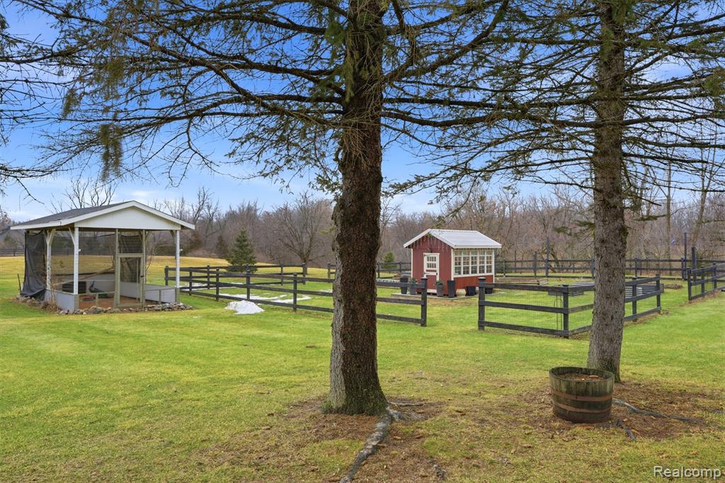 7400 Dutch Road, Goodrich Vlg, MI — Photo 45