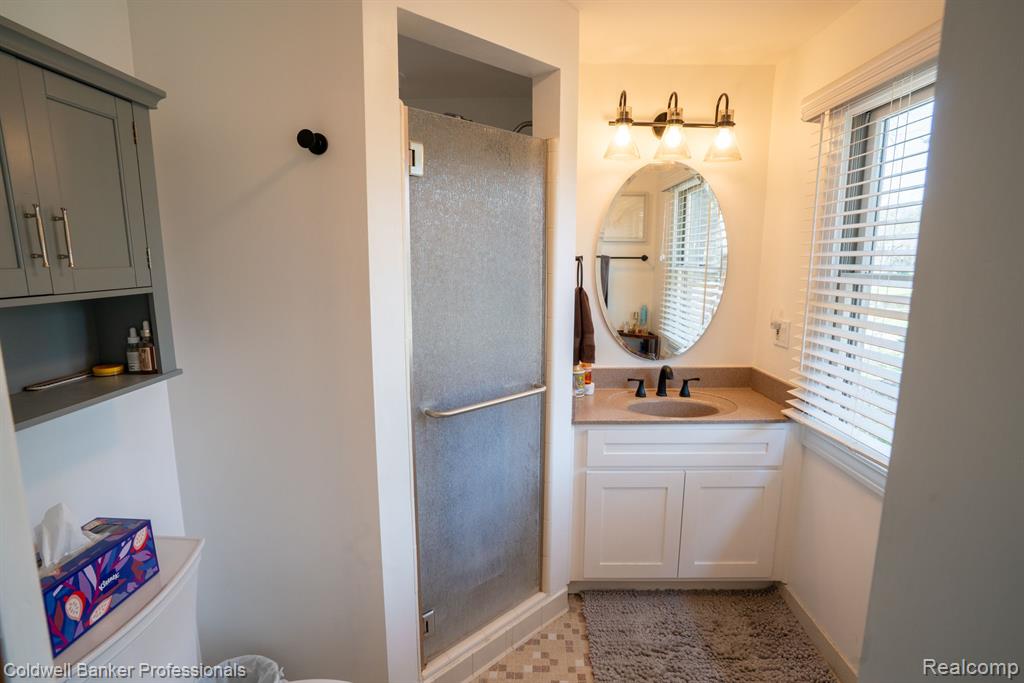 8177 FAWN VALLEY Drive, Clarkston, MI 48348 — Photo 17