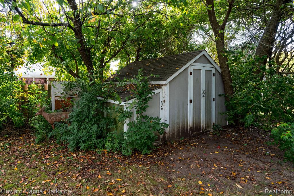 6183 Jameson Drive, Waterford, MI 48329 — Photo 25