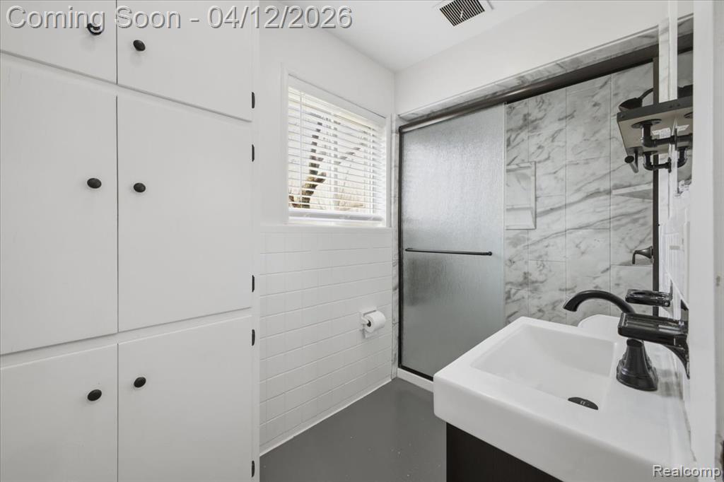 2455 Ivanhoe Drive, West Bloomfield, MI 48324 — Photo 31