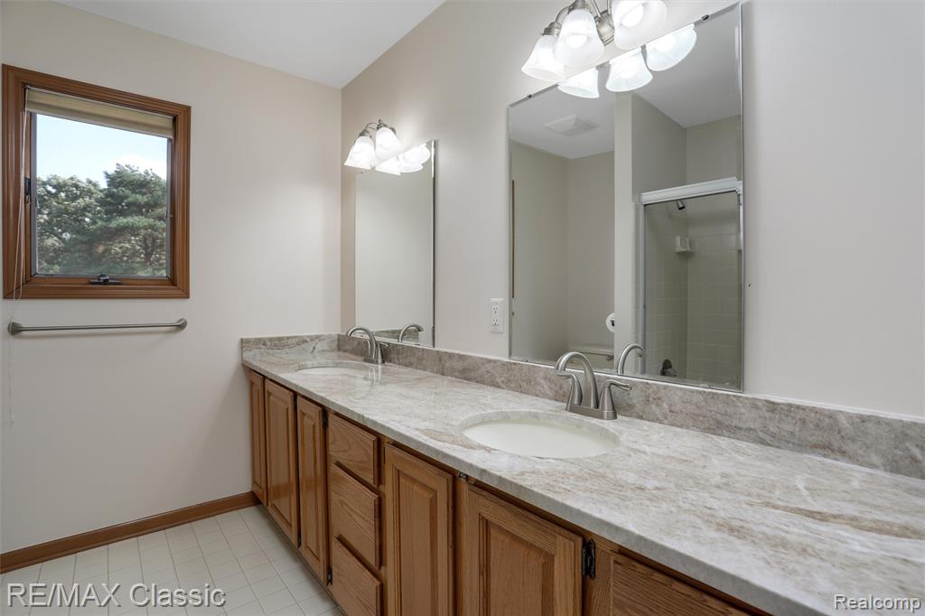 4150 Heatherwood Drive, Commerce Twp, MI 48382 — Photo 26