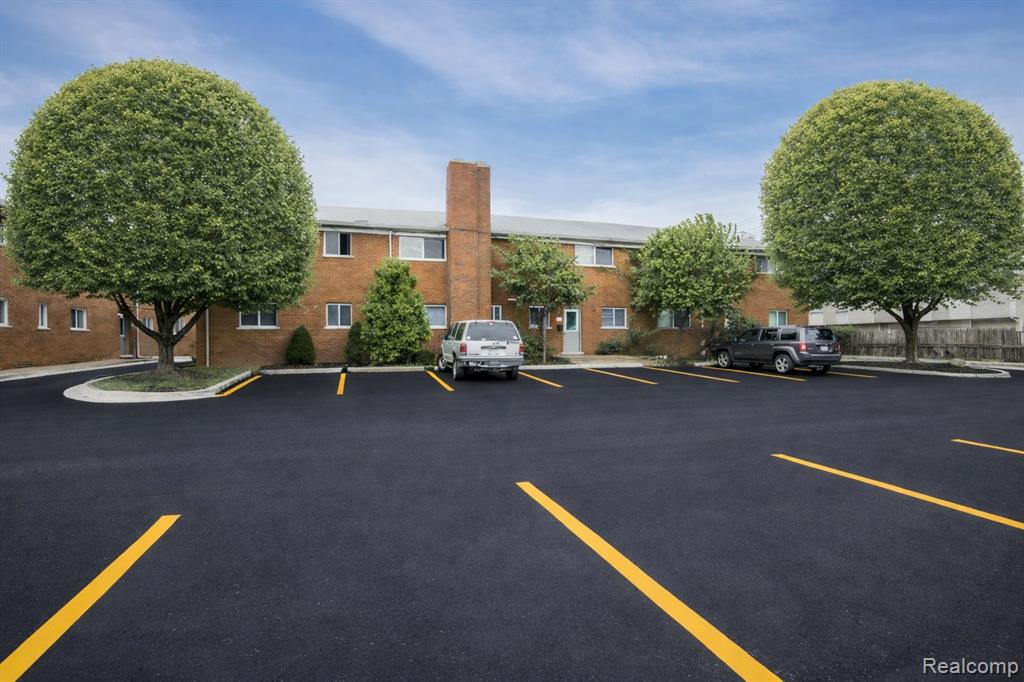 629 W Maple Road, Commerce Twp, MI — Photo 15