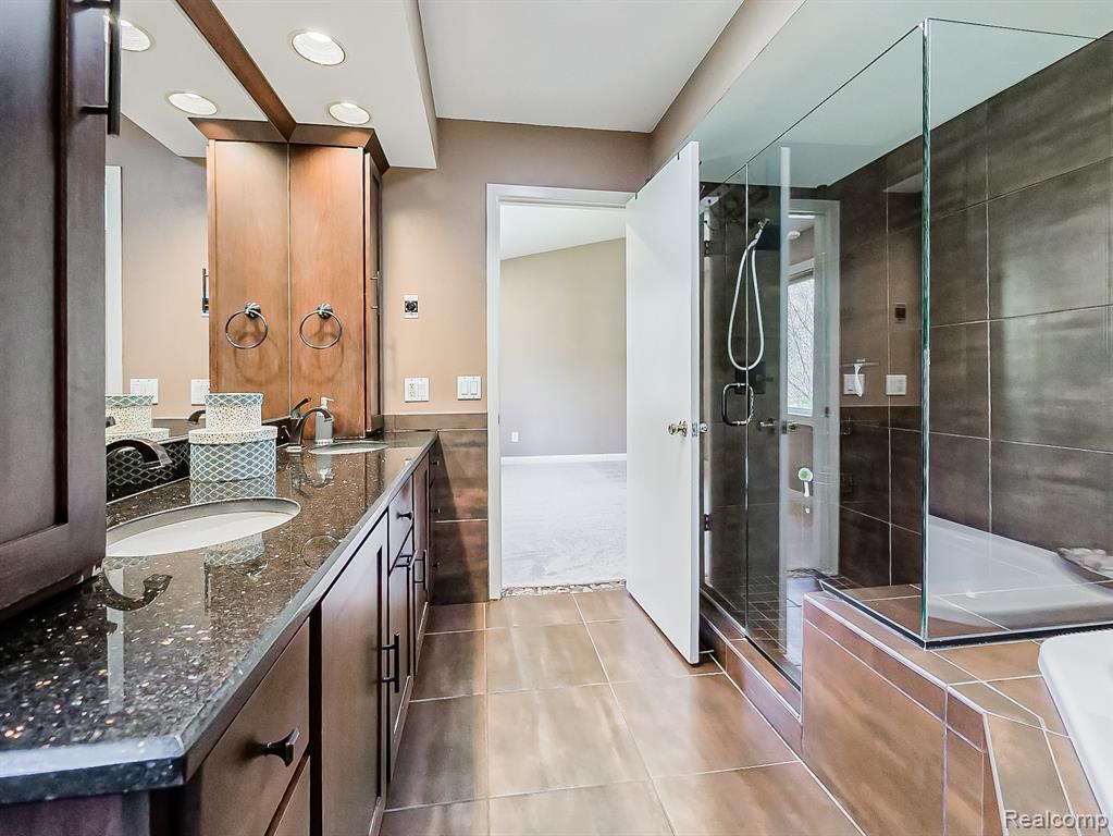878 River Bend Drive, Rochester Hills, MI 48307 — Photo 30