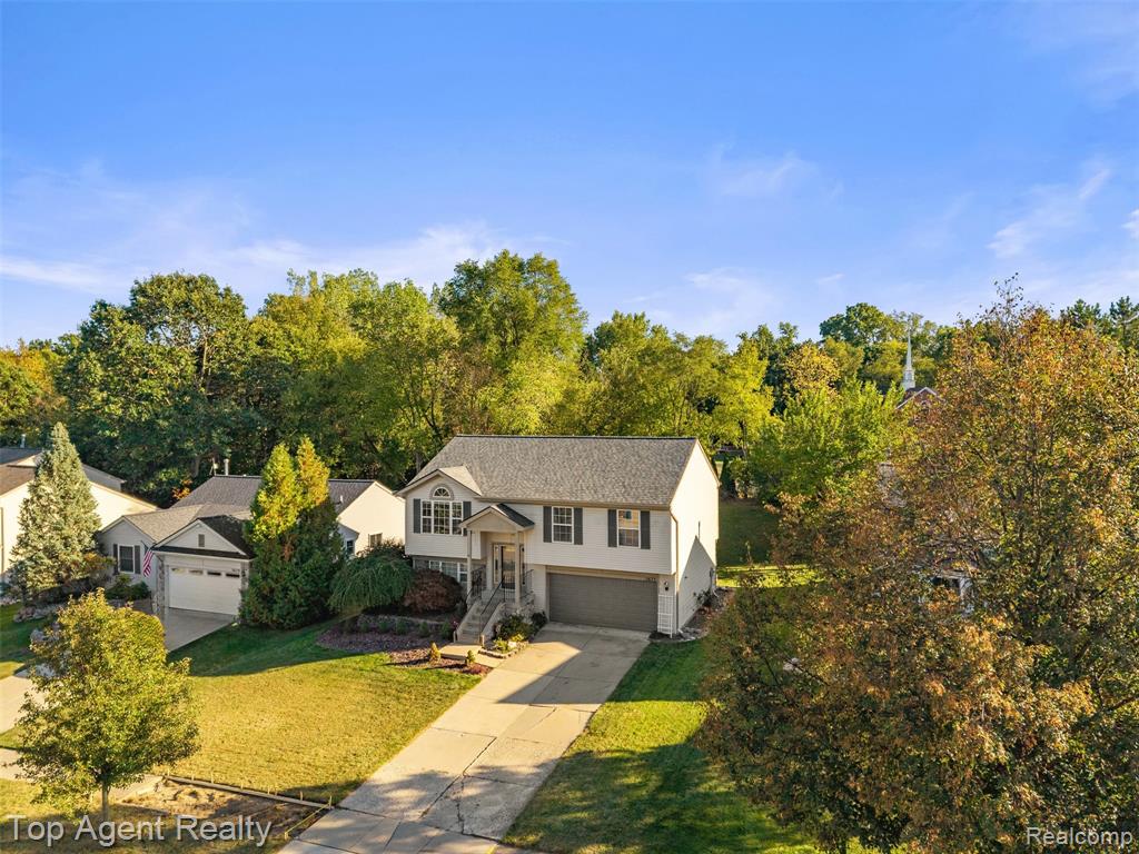 5675 Millpointe Drive, Waterford, MI 48327 — Photo 35