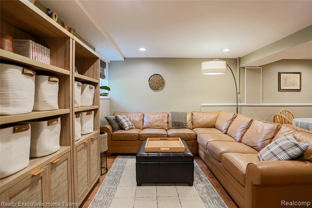 2687 Los Angeles Drive, Wolverine Lake, MI 48390 — Photo 46