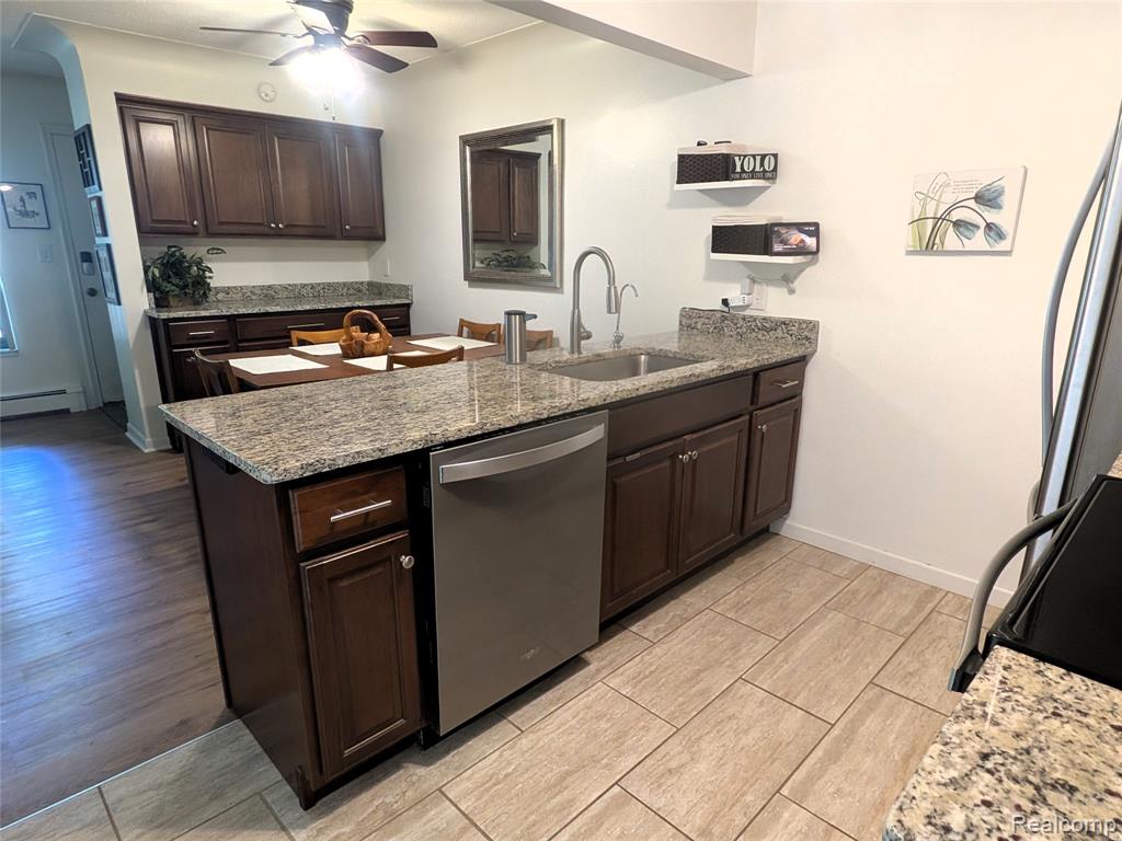 995 N Cass Lake Road, 218, Waterford, MI 48328 — Photo 5