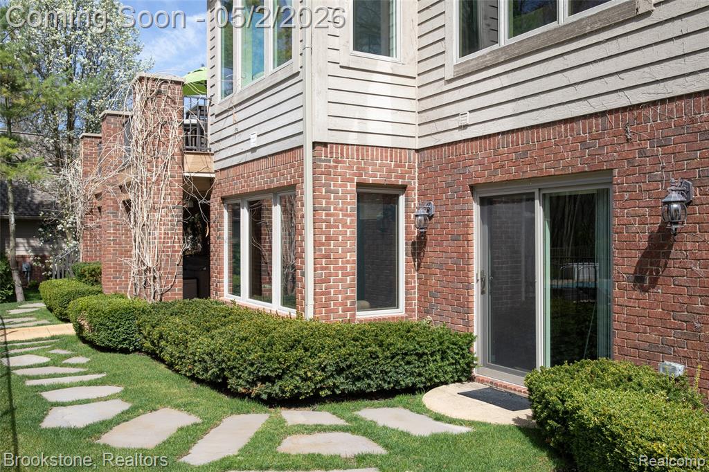 9811 KINGSTON POINTE, Clarkston, MI 48348 — Photo 14