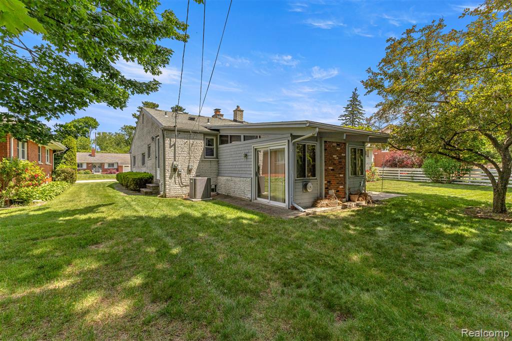 25429 Graceland Circle, Dearborn Heights, MI 48125 — Photo 30