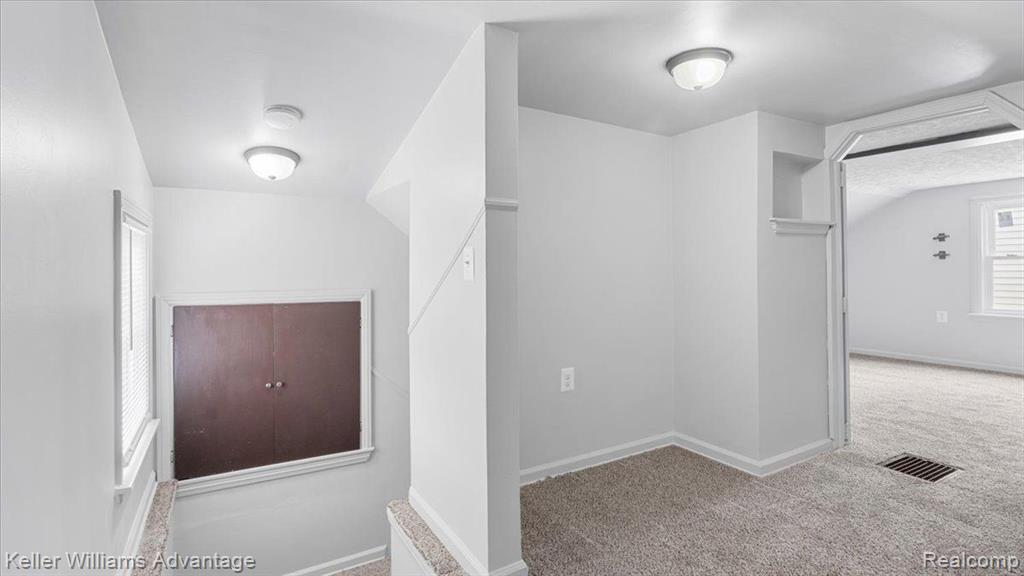838 SAINT JOHNS Street, Wyandotte, MI 48192 — Photo 17