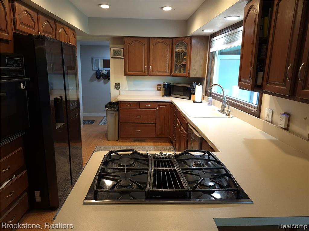 4890 Whipple Lake Road, Clarkston, MI 48348 — Photo 12
