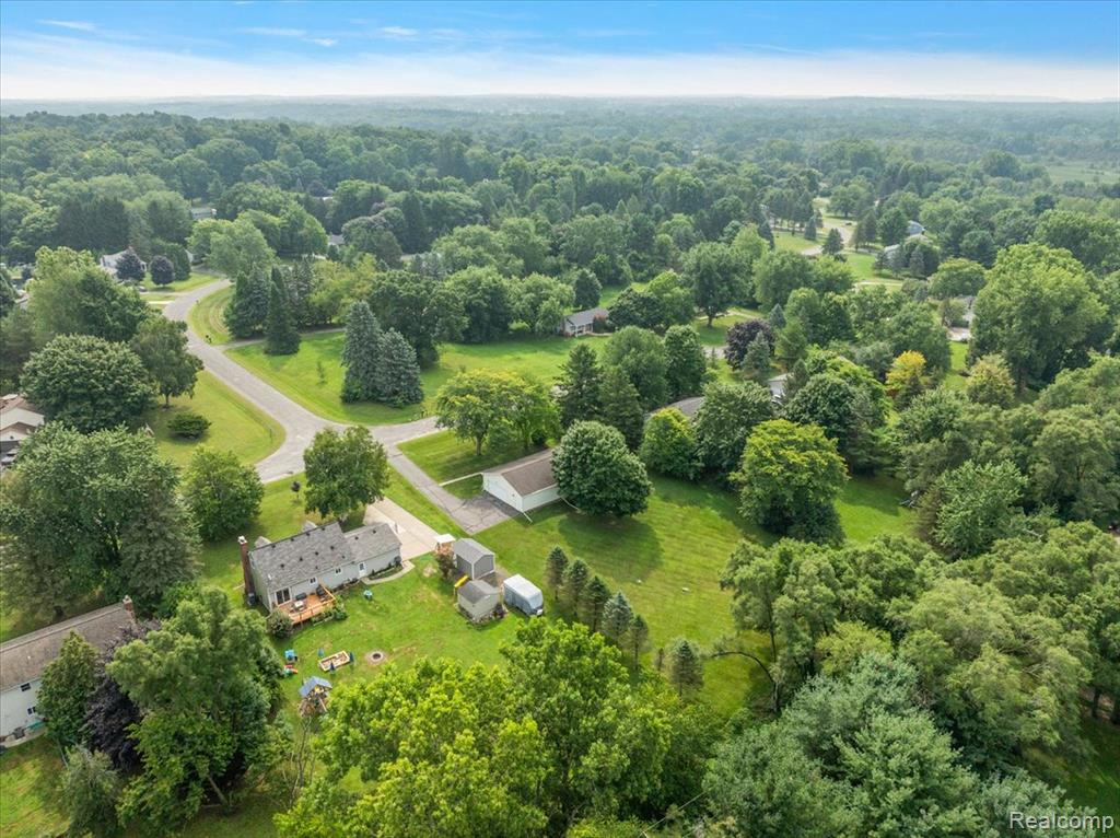 2947 SUN TERRACE Drive, Hartland, MI 48353 — Photo 57