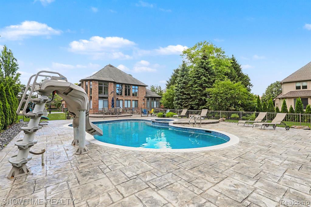 54676 Woodcreek Boulevard, Utica, MI 48315 — Photo 40