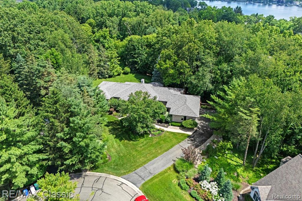 4160 Rolling Pines Court, Commerce Twp, MI 48382 — Photo 47