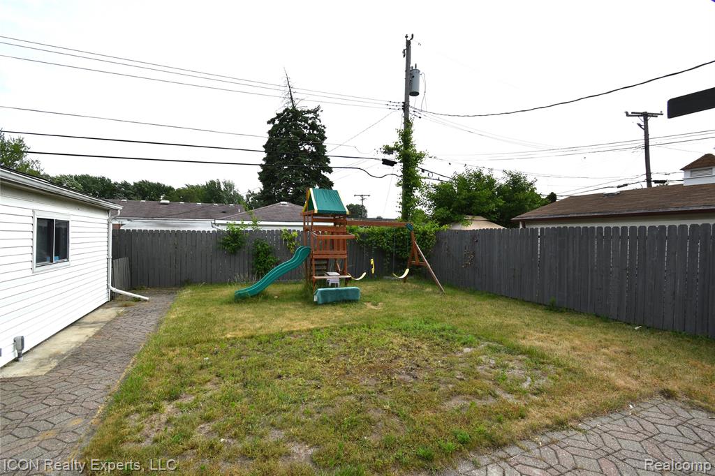 4438 Holmes Drive, Warren, MI 48092 — Photo 16