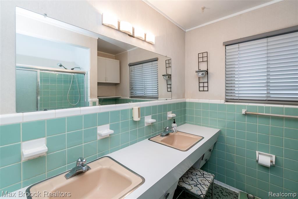 1703 Browning Avenue, Madison Heights, MI 48071 — Photo 20