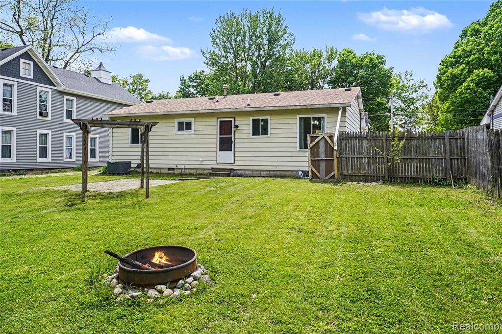 606 Hickory Street, Fenton, MI 48430 — Photo 19