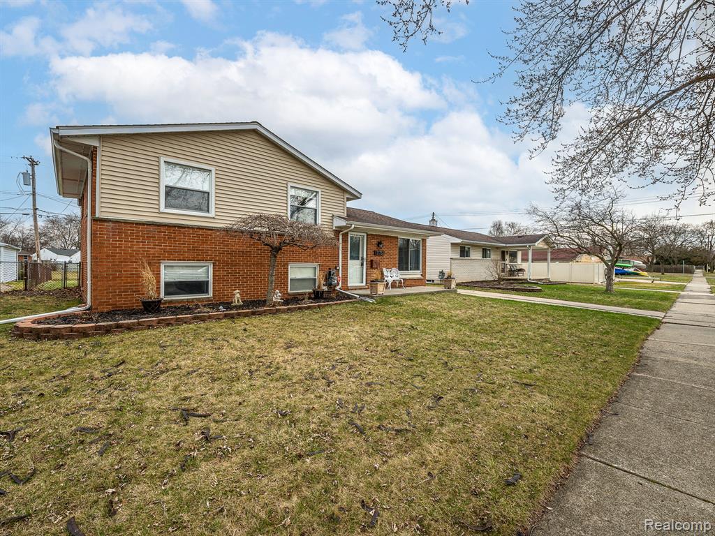 31753 Hazel Street, Rockwood, MI — Photo 23