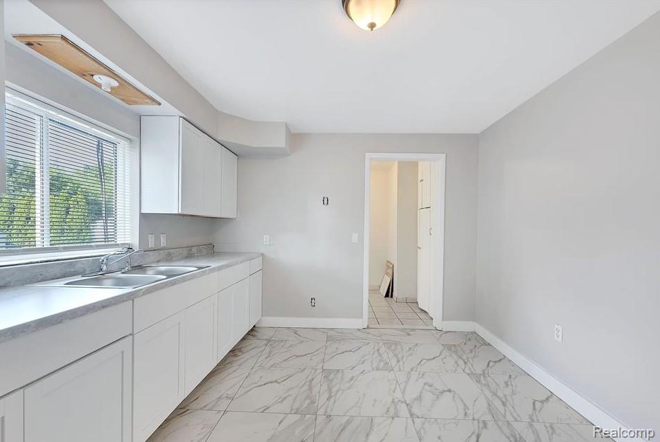 6431 Centralia Street, Dearborn Heights, MI 48127 — Photo 5