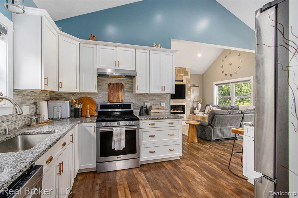 601 E North Street, Hastings, MI 49058 — Photo 6