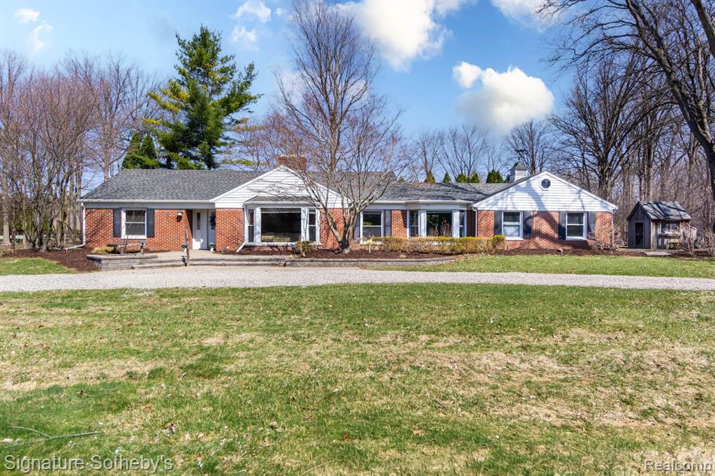 21890 Hampton Street, Beverly Hills, MI 48025 — front exterior