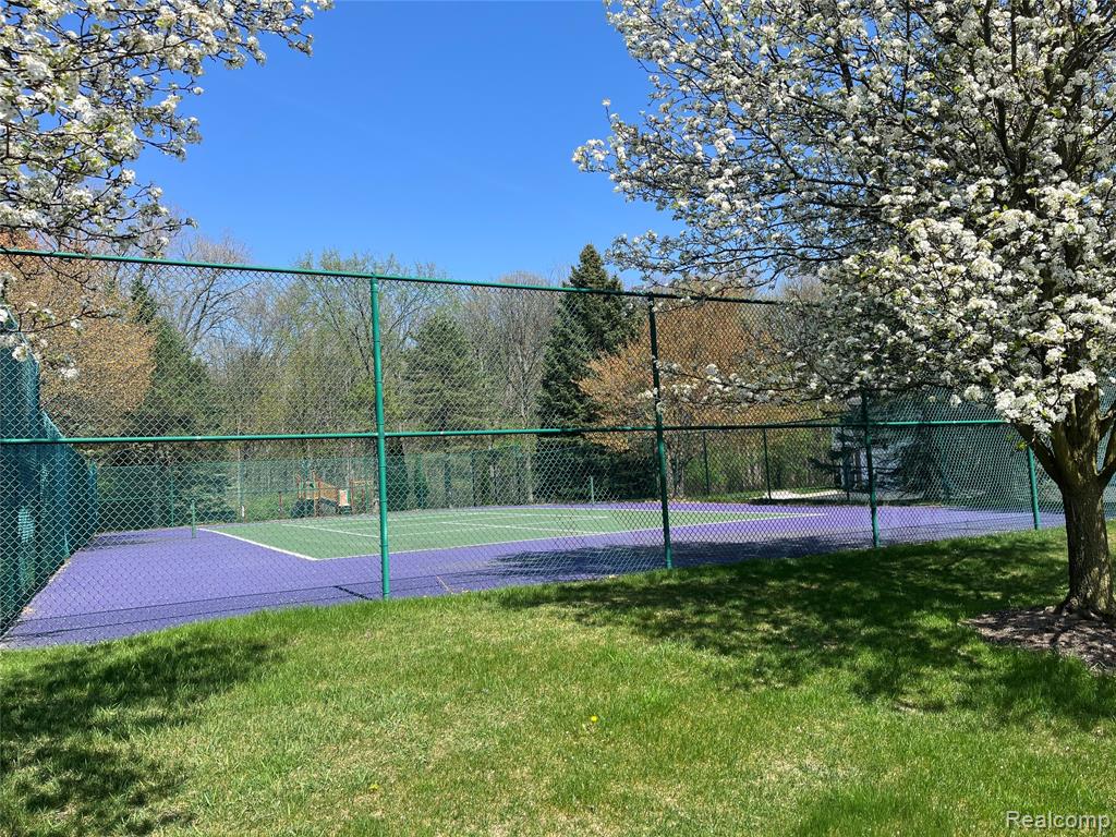 4578 Berkshire Drive, Sterling Heights, MI 48314 — Photo 31