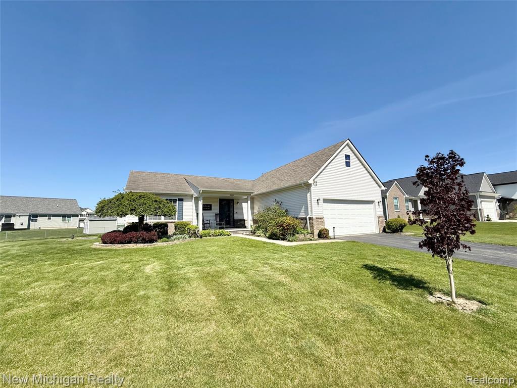 8205 Peninsula Circle, Grand Blanc, MI 48439 — Photo 24
