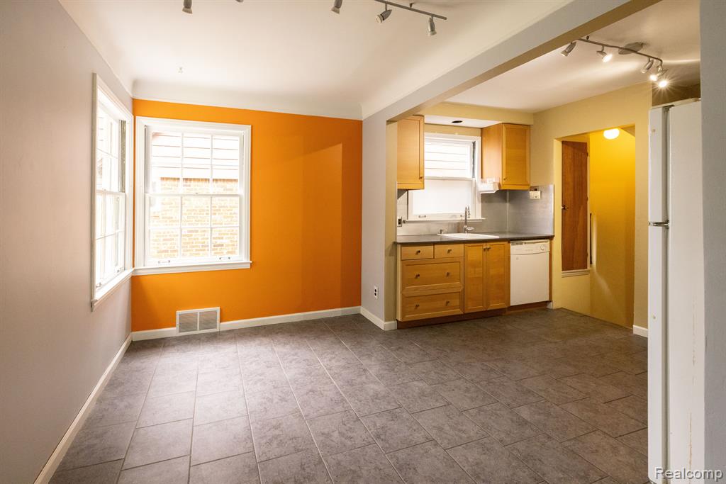 395 W CHESTERFIELD Street, Ferndale, MI 48220 — Photo 25