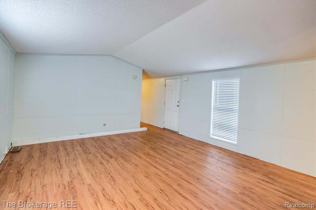 17101 Kropf Avenue, Davisburg, MI 48350 — Photo 8