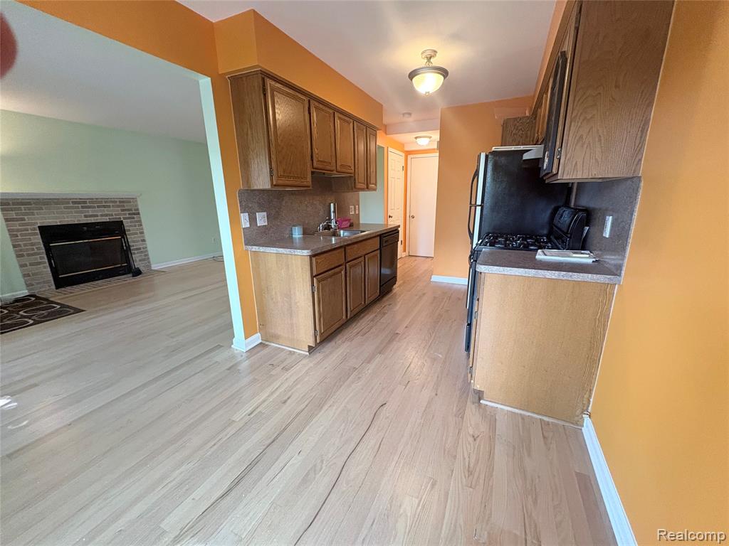 7595 Woodview Drive, Waterford, MI 48327 — Photo 4