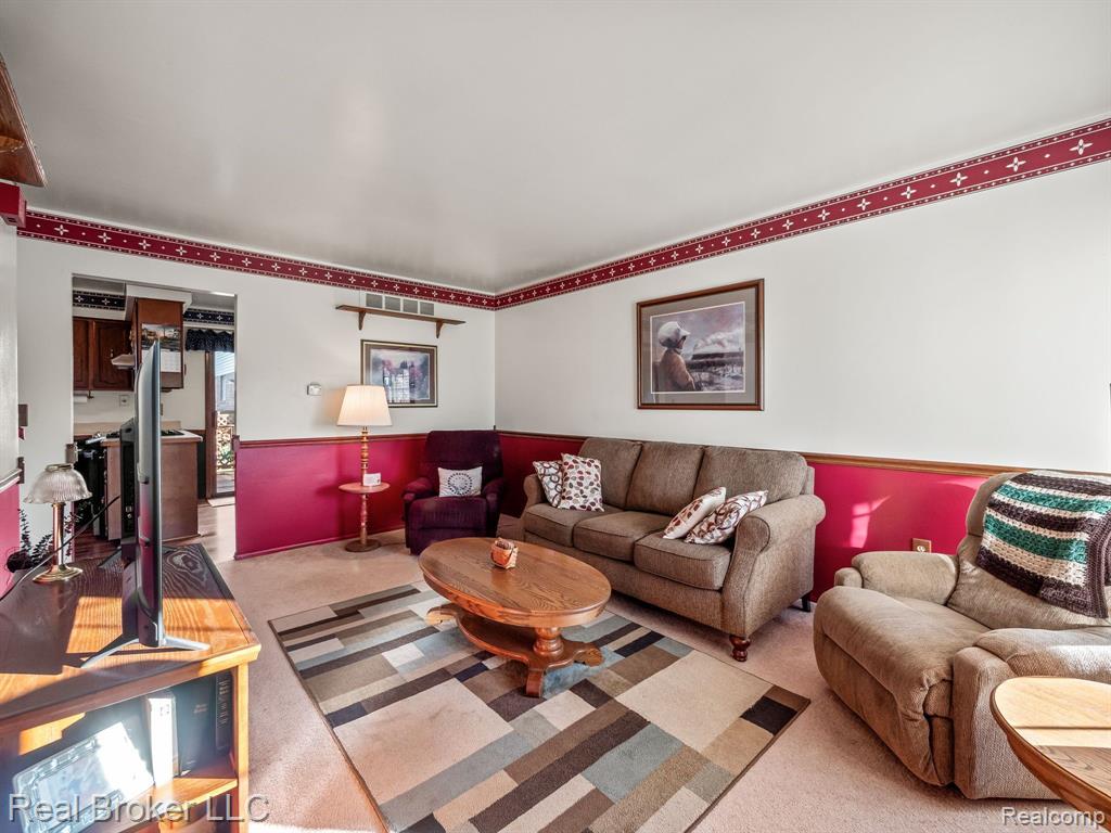 729 CAPE COD, South Lyon, MI 48178 — Photo 7