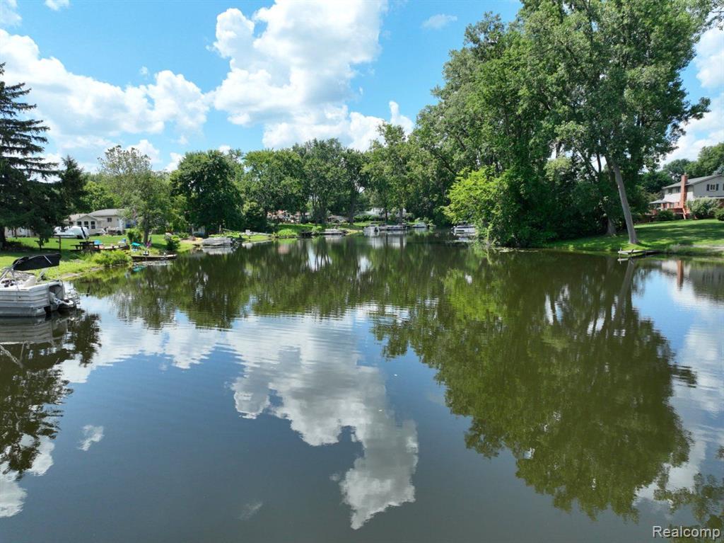 6523 ELLINWOOD Drive, White Lake, MI 48383 — Photo 10